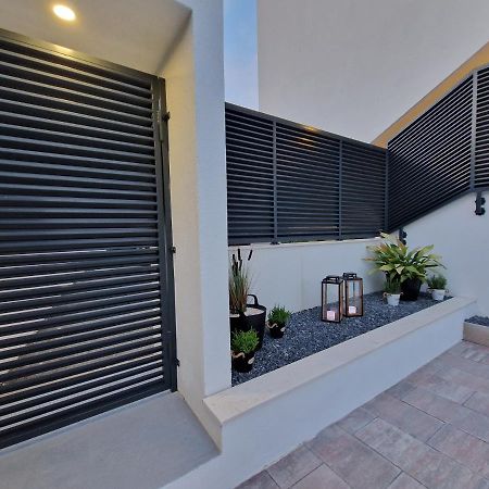 Apartman Marcelina 1 With Private Pool Trogir Buitenkant foto