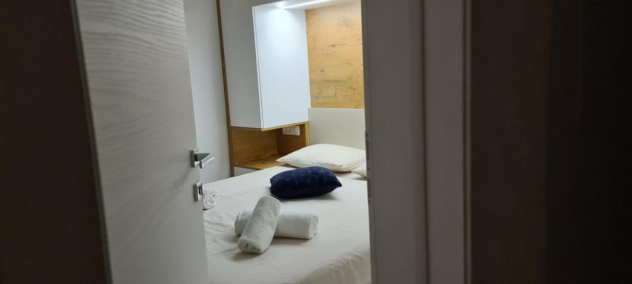 Apartman Marcelina 1 With Private Pool Trogir Buitenkant foto
