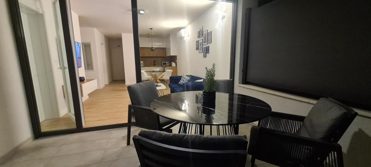 Apartman Marcelina 1 With Private Pool Trogir Buitenkant foto